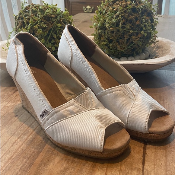 Tom’s wedge sandals - size 10 wide - Picture 3 of 12